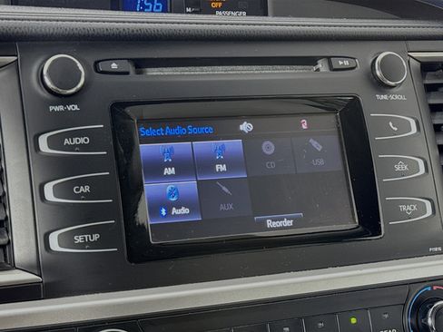 Used 2019 Toyota Highlander LE FWD image 14