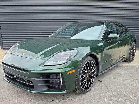 New 2026 Porsche Panamera 4 image 1