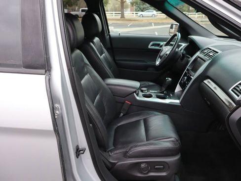 Used 2014 Ford Explorer Limited image 24