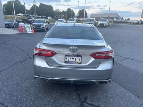 Used 2020 Toyota Camry SE FWD image 5