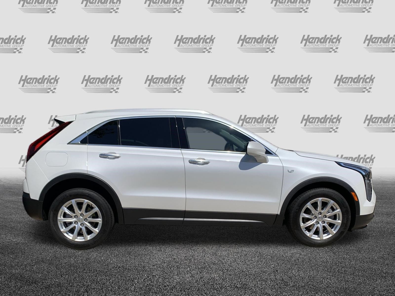Used 2023 Cadillac XT4 Luxury w/ Cold Weather Package FWD image 11