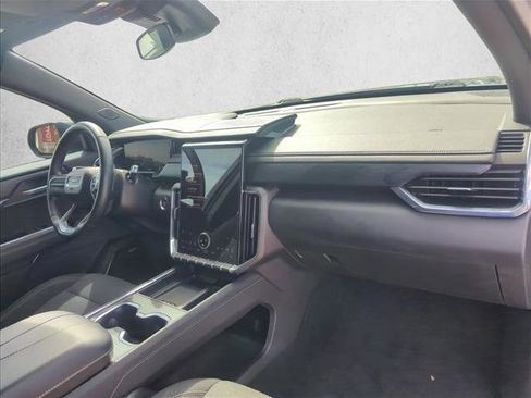 Used 2025 GMC Acadia Elevation FWD image 28