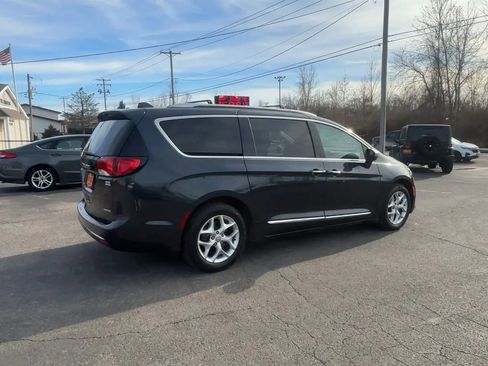 Used 2020 Chrysler Pacifica Limited FWD image 8