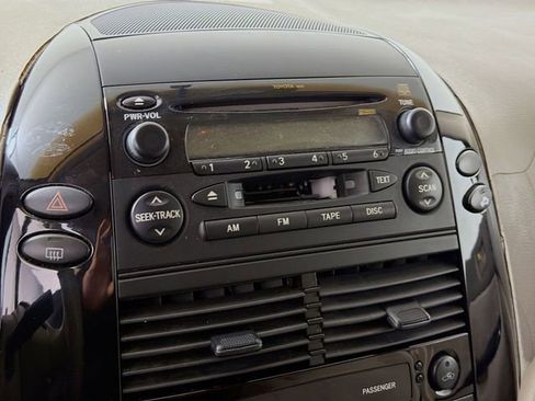 Used 2004 Toyota Sienna LE image 10