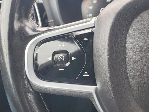 Used 2021 Volvo S60 T5 R-Design image 19