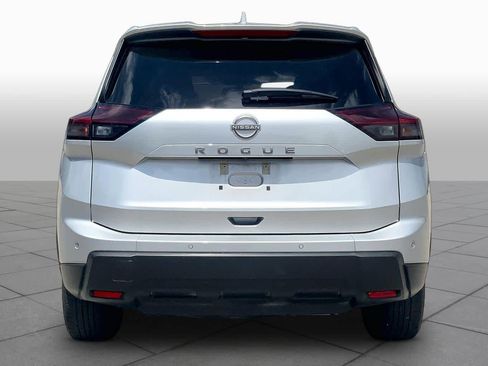 Used 2025 Nissan Rogue SV FWD image 5