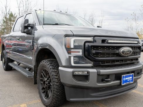 Used 2022 Ford F250 Lariat w/ Black Appearance Package image 4