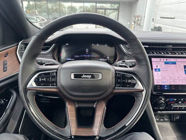 Used 2023 Jeep Grand Cherokee Summit w/ Luxury Tech Group V AWD/4WD image 17