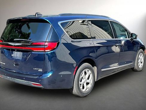 Used 2023 Chrysler Pacifica Limited w/ Uconnect Theater Family Group AWD/4WD image 5