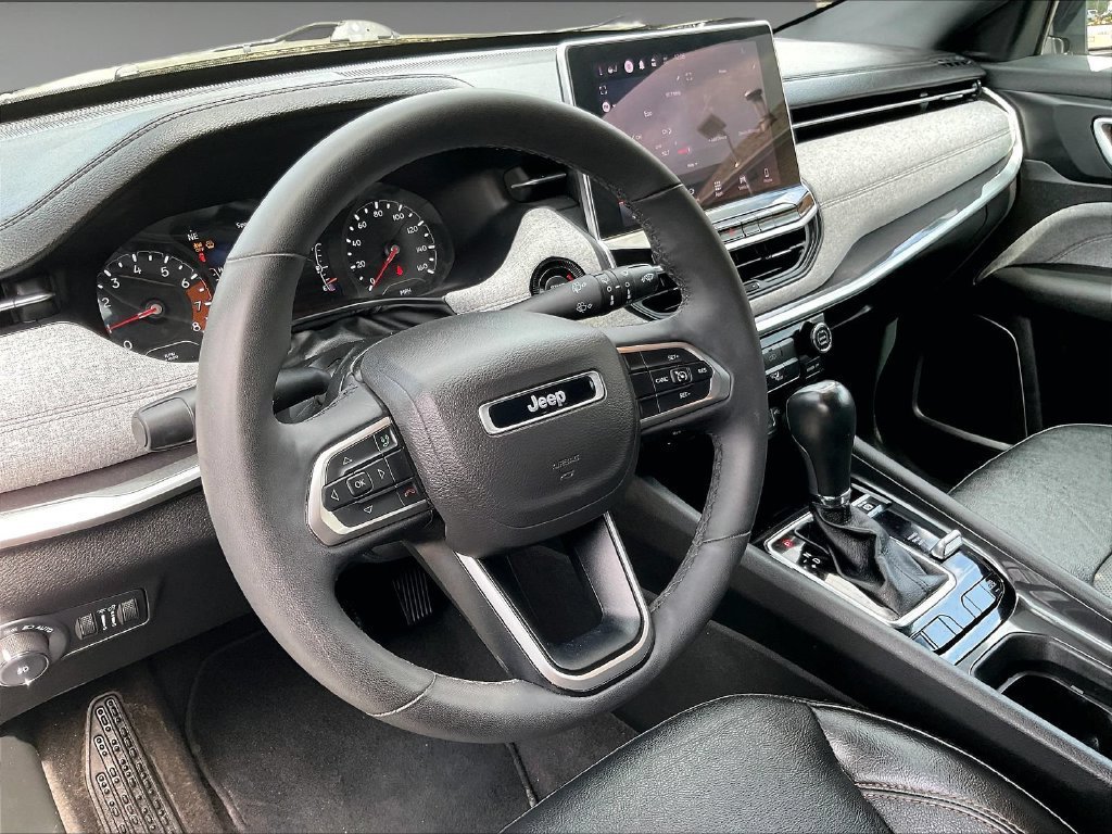 Used 2023 Jeep Compass Latitude AWD/4WD image 8