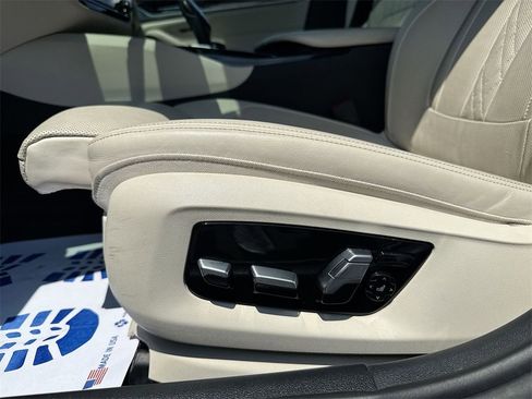 Used 2020 BMW M550i xDrive image 12