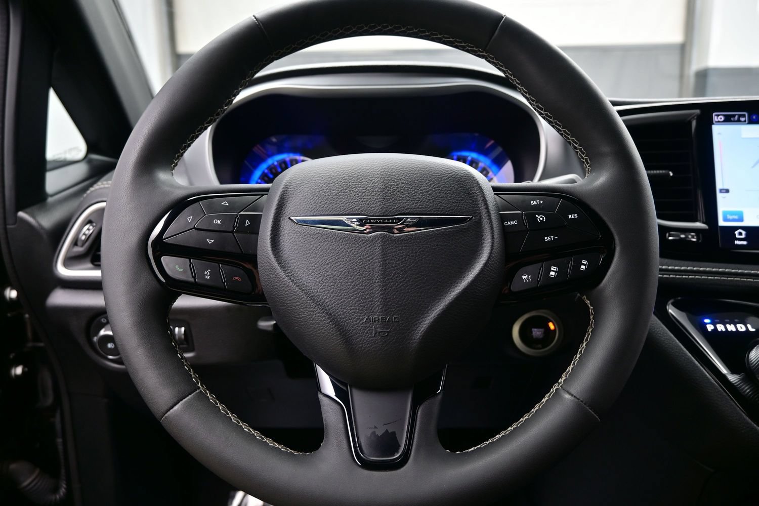 Used 2024 Chrysler Pacifica Touring FWD image 27