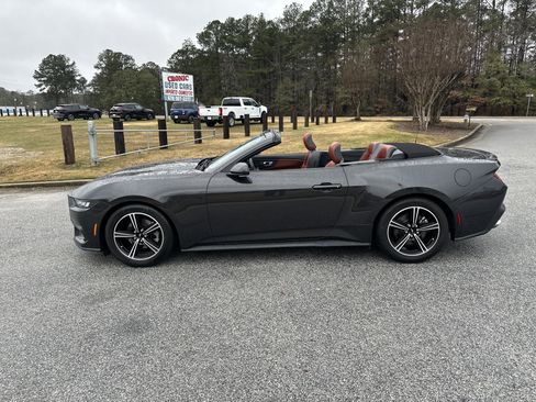 Used 2024 Ford Mustang Premium image 8