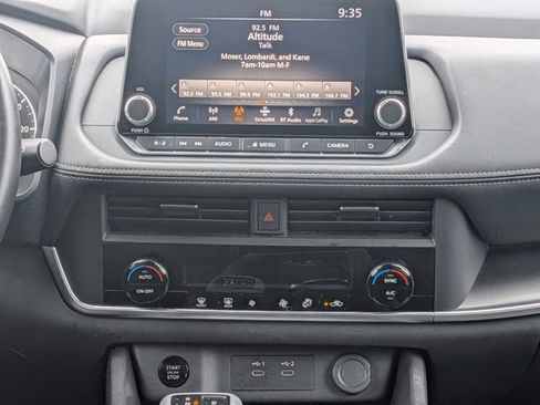 Used 2025 Nissan Rogue SV AWD/4WD image 14