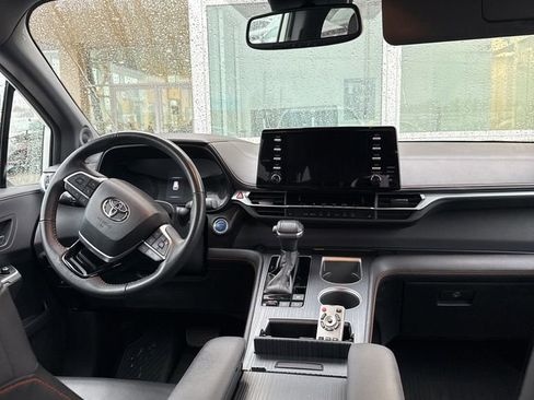 Used 2022 Toyota Sienna XSE w/ XSE Plus Package image 15