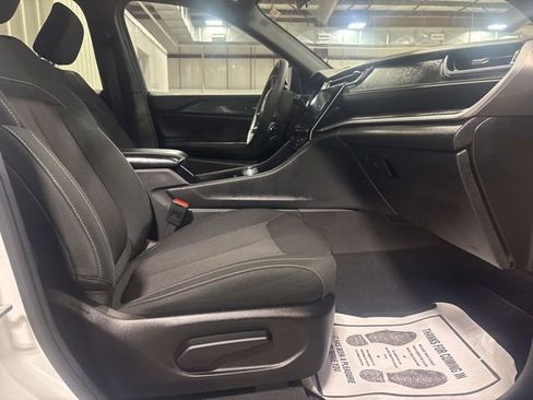 Used 2025 Jeep Grand Cherokee Laredo X w/ Luxury Tech Group I image 8