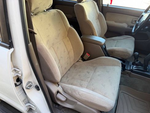 Used 2002 Toyota 4Runner SR5 AWD/4WD image 16