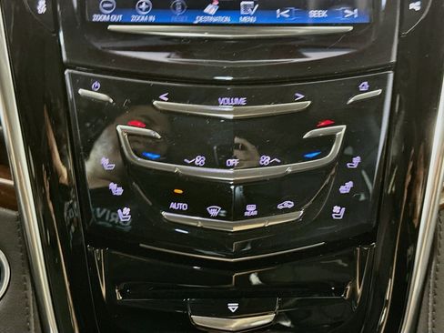 Used 2019 Cadillac Escalade Premium Luxury AWD/4WD image 24