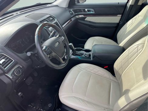 Used 2017 Ford Explorer Platinum image 34