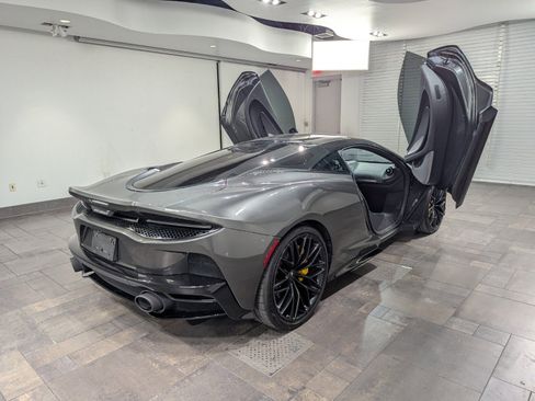 Used 2022 McLaren GT image 23
