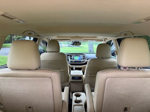 Used 2017 Toyota Highlander Limited AWD/4WD image 38