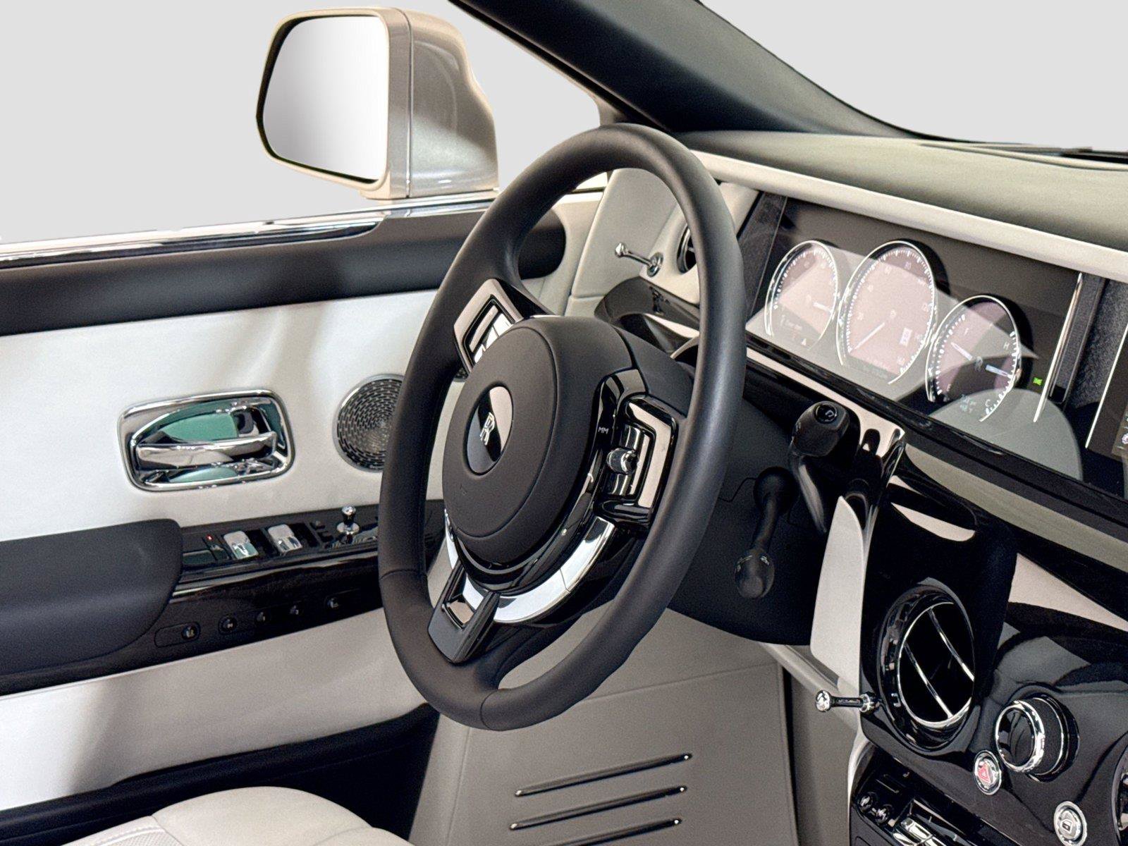 Used 2023 Rolls-Royce Phantom Sedan RWD image 40