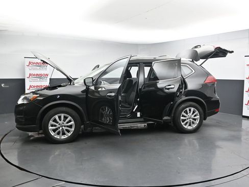 Used 2020 Nissan Rogue SV image 41