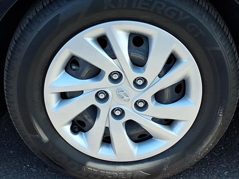 Used 2020 Hyundai Elantra SE image 9