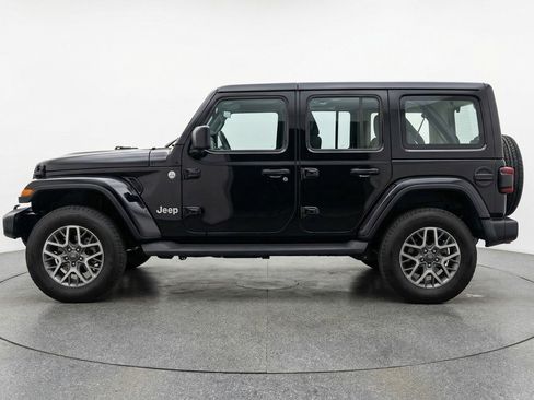 Used 2025 Jeep Wrangler Sahara image 5