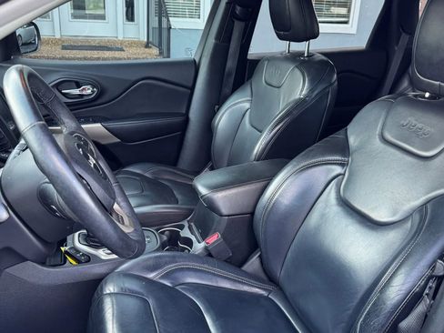 Used 2018 Jeep Cherokee Limited FWD image 23