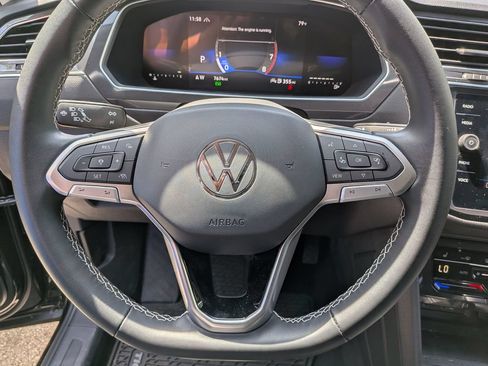 Used 2023 Volkswagen Tiguan SE AWD/4WD image 16