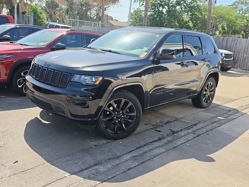 Used 2018 Jeep Grand Cherokee Altitude RWD image 2