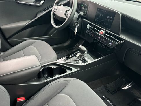 Used 2023 Kia Niro LX FWD image 17