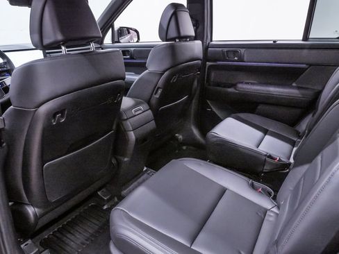 Used 2024 Hyundai Santa Fe Calligraphy image 11