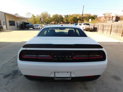 Used 2018 Dodge Challenger R/T image 8
