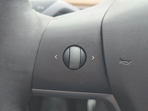 Used 2022 Tesla Model Y Performance image 34