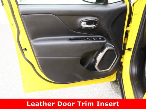 Used 2023 Jeep Renegade Latitude w/ Sun & Fun Group image 12