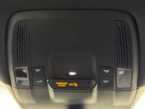 Used 2020 Porsche Taycan 4S image 36