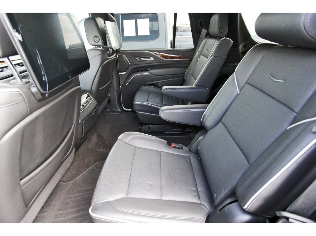 Used 2024 Cadillac Escalade Premium Luxury RWD image 7