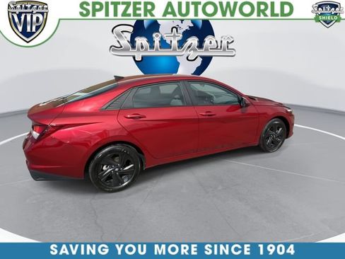 Used 2023 Hyundai Elantra SEL w/ Preferred Accessory Package FWD image 9