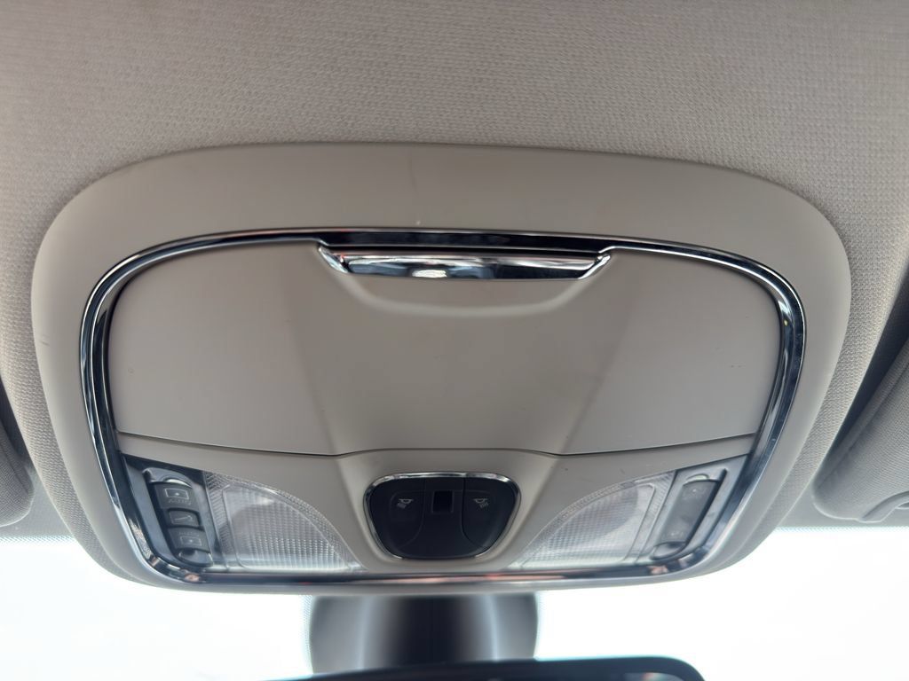 Used 2019 Jeep Cherokee Trailhawk AWD/4WD image 23