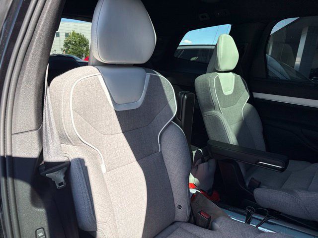 Used 2025 Volvo EX90 Ultra AWD/4WD image 11