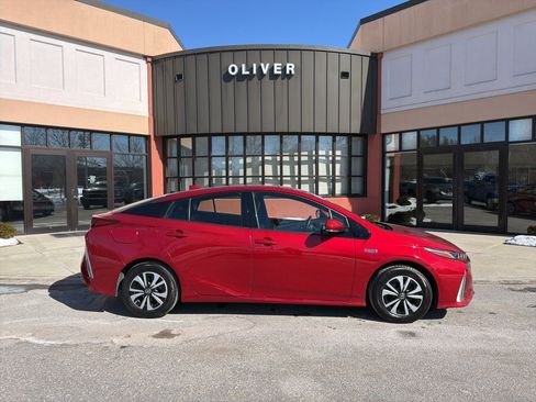 Used 2018 Toyota Prius Prime Premium image 8
