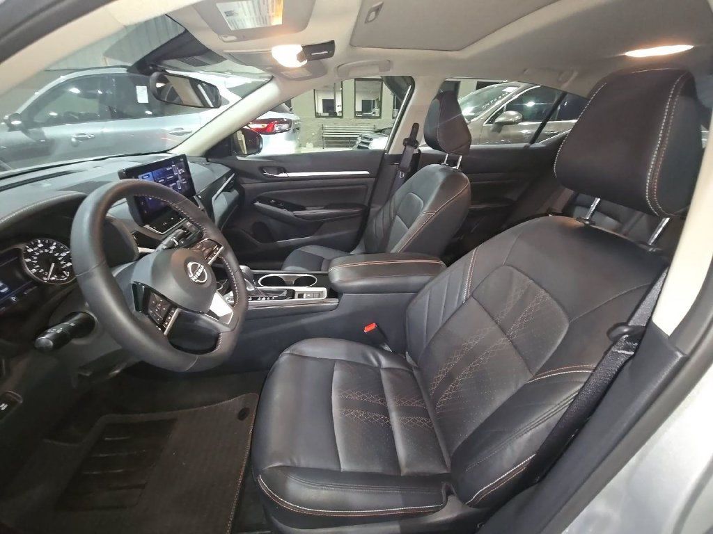 Used 2025 Nissan Altima 2.5 SR w/ SR Premium Package AWD/4WD image 9