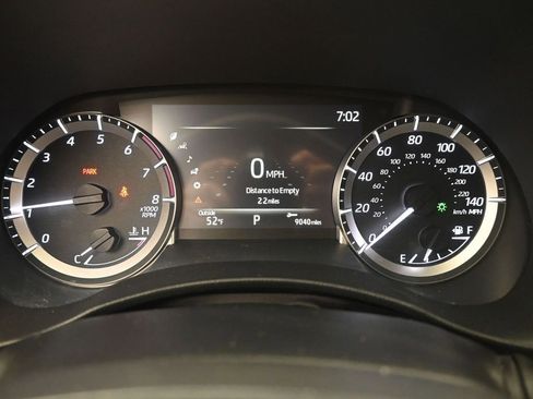 Used 2023 Toyota Highlander L image 18