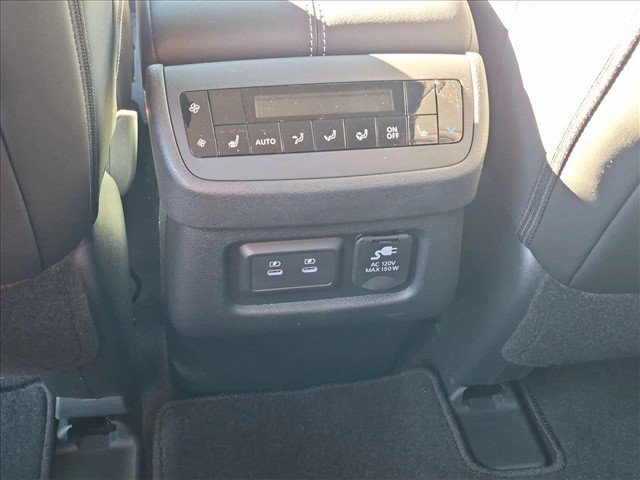Used 2026 Nissan Pathfinder Platinum FWD image 16