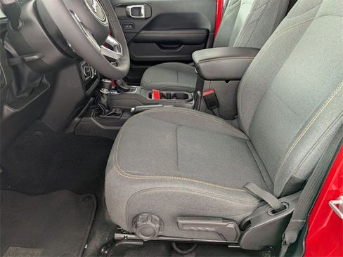 Used 2025 Jeep Wrangler Unlimited Sahara w/ Safety Group image 12