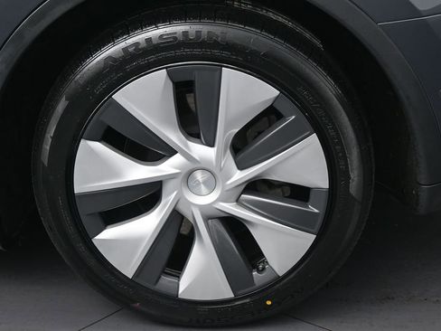 Used 2021 Tesla Model Y 2WD image 35