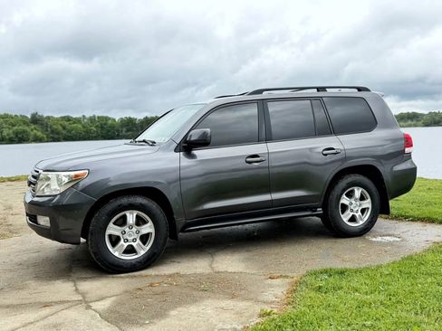 Used 2011 Toyota Land Cruiser w/ Upgrade Pkg AWD/4WD image 11