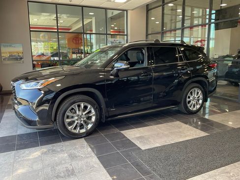 Used 2023 Toyota Highlander Limited AWD/4WD image 3